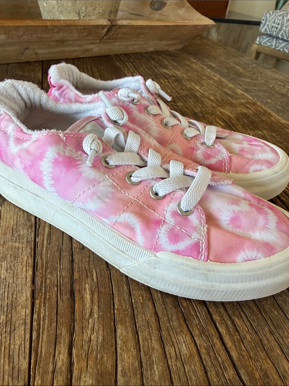 Roxy Kids Pink Tie-Dye Canvas Sneakers with White Soles - Picture 1 of 6